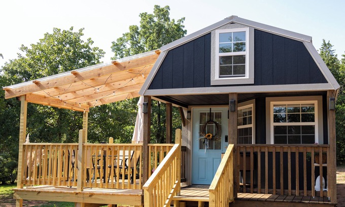 Edmond Cabin | The Painted Cabin Near Lazy E Edmond/Guthrie