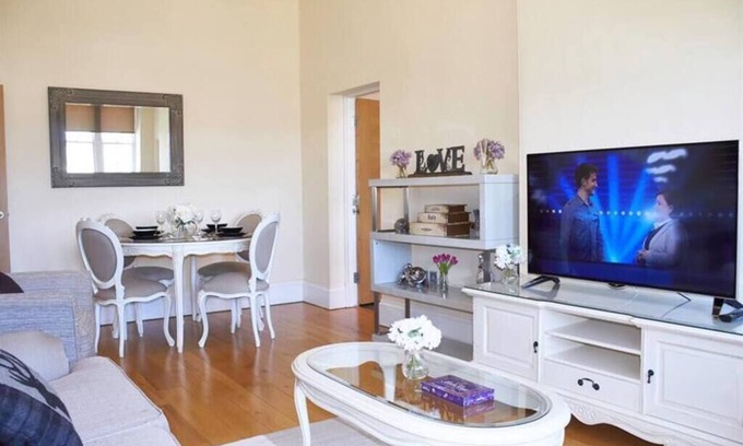 Southport Apartment | The Palm Suite Summar