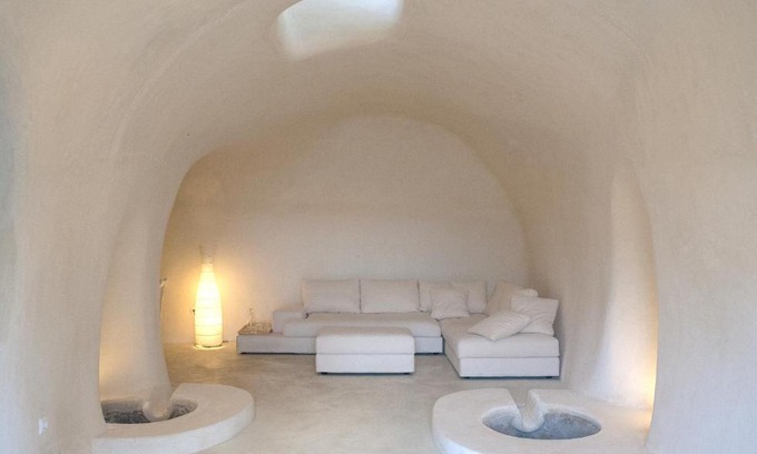 Akrotiri House | The Palm Tree Residence