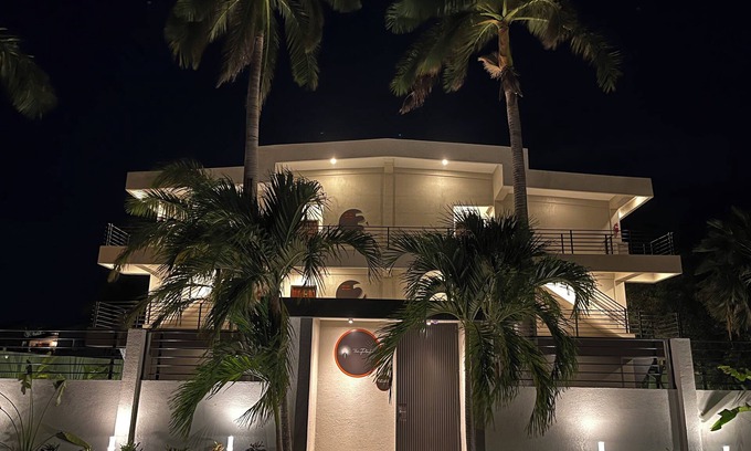 King's Park Hotel | The Palms Belize