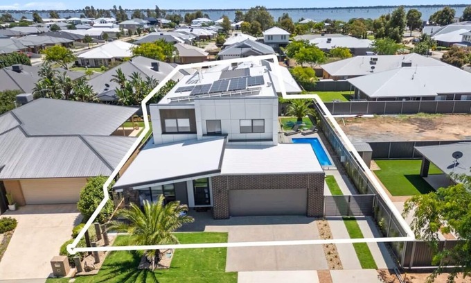 Yarrawonga House | The Palms Guest House Yarrawonga