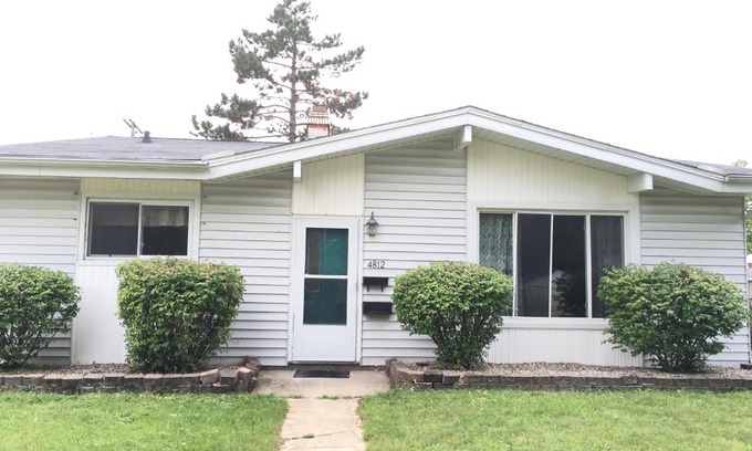 Lansing House | The Paradise @ Lyncott