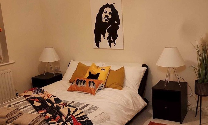 Wakefield House | The Parkview House , City location and easy access to motorways