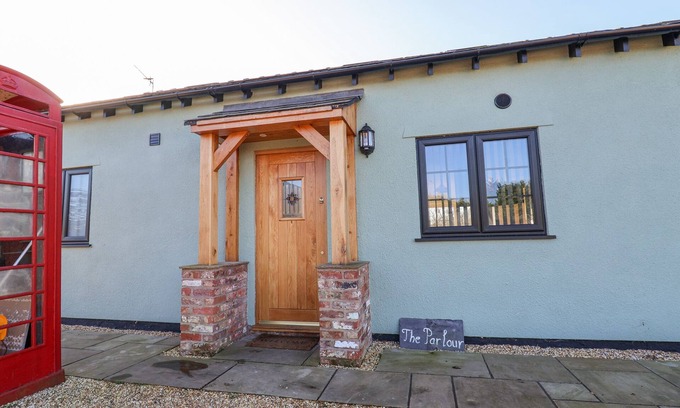 Hapsford Cottage | THE PARLOUR, family friendly, luxury holiday cottage in Helsby