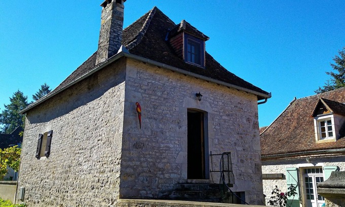 Floirac House | The Parrot House