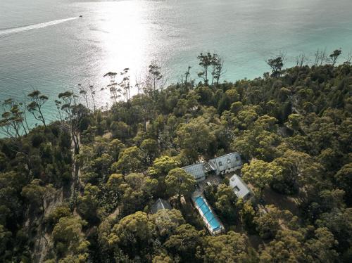 Spring Beach House | The Pavilion - Luxe retreat on coastal acreage