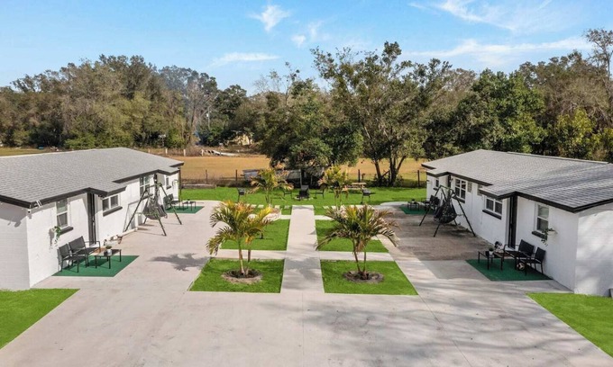 Plant City House | The Peaceful VILLAGE unit#3