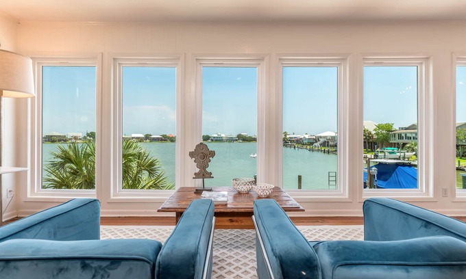 Royal Lagoons House | The Pearl | New Years Eve with ocean breeze. Book today