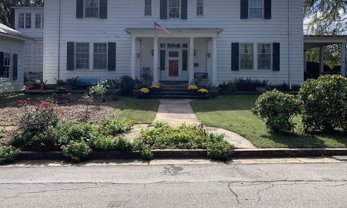 Warrenton House | The Peete House and Garden