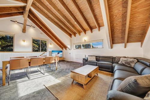 Hotham Heights Apartment | The Penthouse @ Alpine Haven