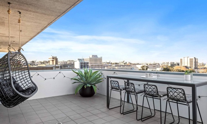 Wollongong CBD Apartment | The Perch - Gorgeous 3 Bedroom Penthouse
