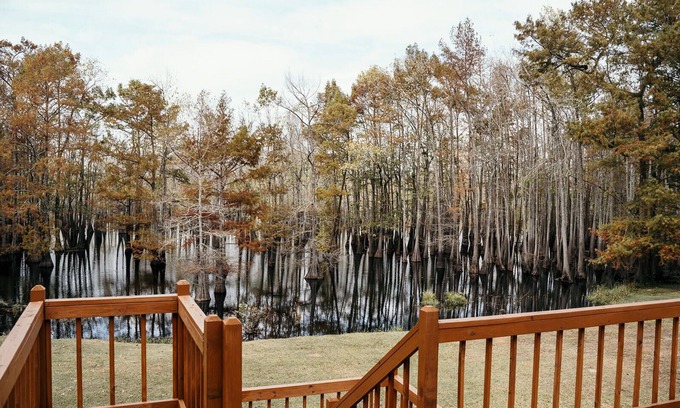 West Monroe House | The Perch-Lakefront Retreat, Deck, Grill, Fire Pit