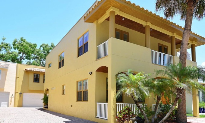 Gillespie Park Apartment | The Perfect Apartment to Explore Downtown