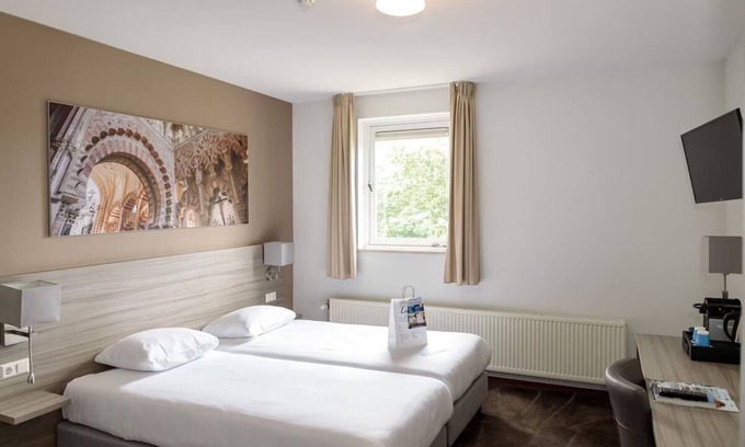 Deurne Hotel | The Perfect Balance of Forest Peace and Historic Charm! Onsite Dining!