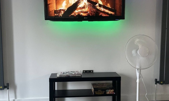Bromsgrove Apartment | The Perfect Getaway - Luxury Sudio Minutes Away
