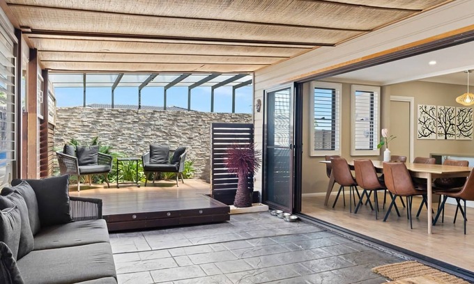Toukley House | The Pet Friendly Pool House
