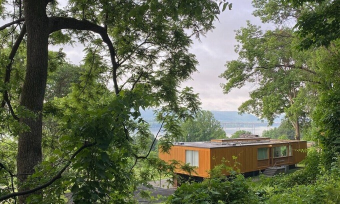 Middle Hope House | The Philip Johnson Wolfhouse