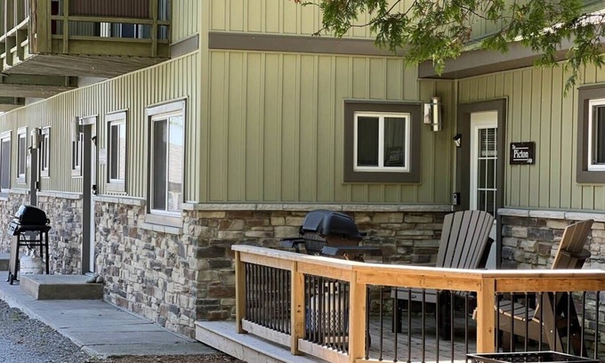 Bloomfield House | The Picton: Beautiful Couple's Getaway in PEC