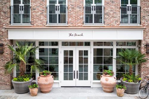 Downtown Charleston Hotel | The Pinch Charleston