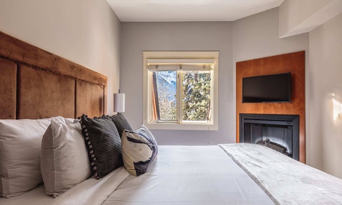 Canmore Apartment | "The Pines" at Solara Resort