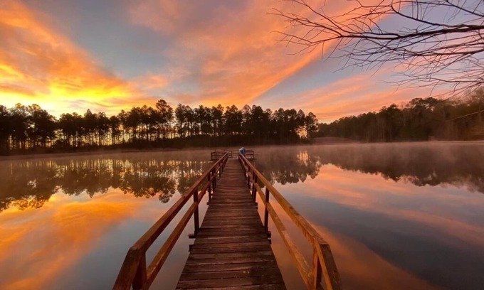 Rockledge House | “The Pines Homestead” Secluded Retreat Home with its own five acre lake.