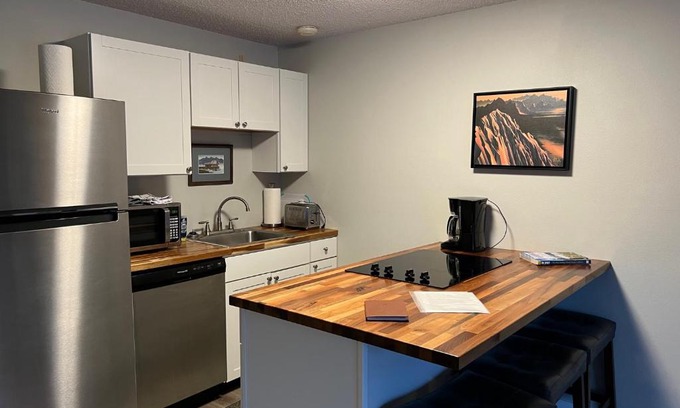 South Addition Apartment | The Pioneer Studio at 1400K