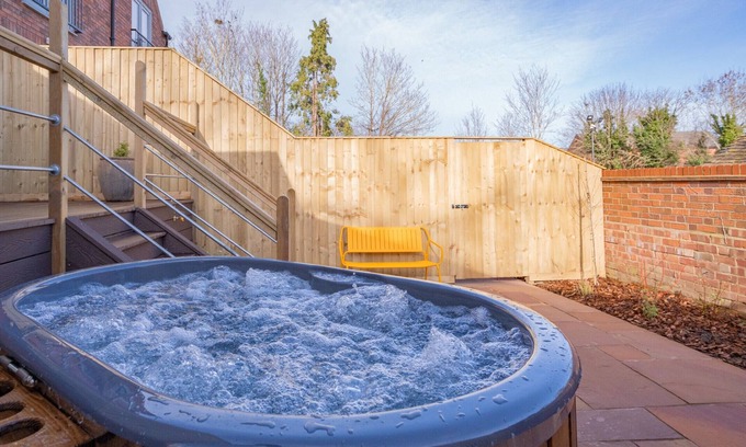 Pershore House | The Plum Tree - Pershore