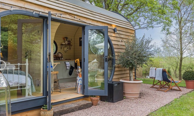 Severn Stoke House | The Pod - Riverside Retreat