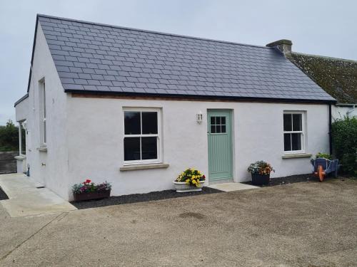 Lisnagunogue House | The Poets Cottage