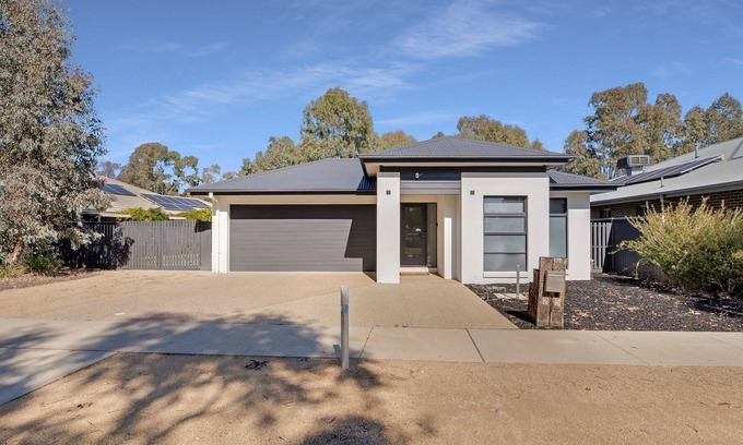 Yarrawonga House | The Pool House @ Silverwoods