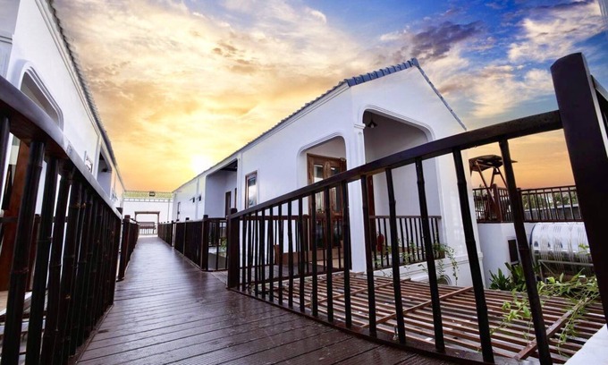 Khu 6 Hotel | The Poplar Resort