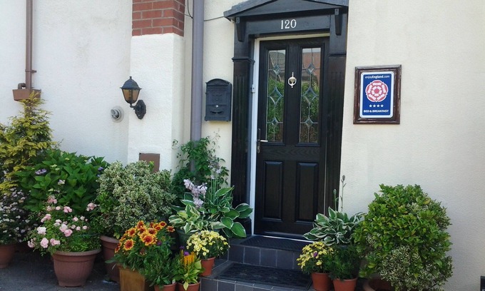 Ibstock Bed & Breakfast | The Post House