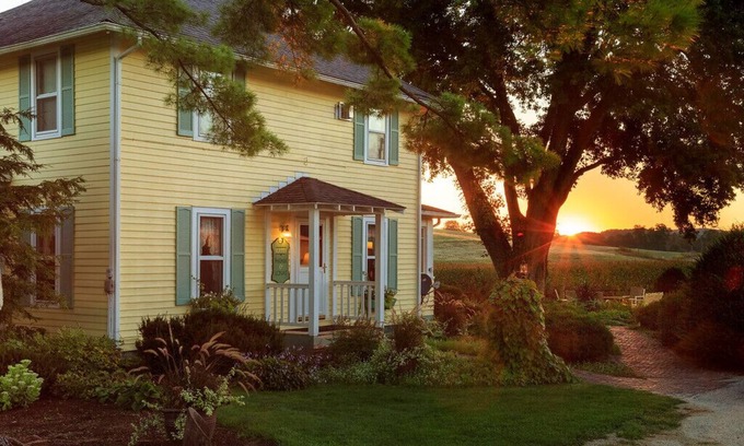 Sparta Bed & Breakfast | The Presidential Suite on second floor quiet peaceful Driftless Region