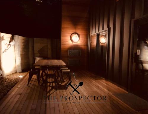 Clyde Apartment | The Prospector on Miners