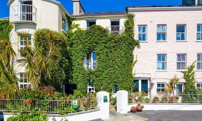 Clifden Ski Chalet | The Quay House, Clifden’s oldest building