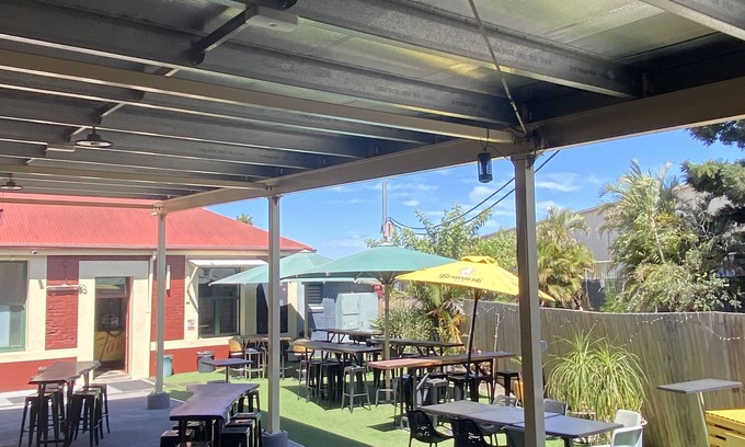 Hemmant Hotel | The Queensport Motel & Tavern