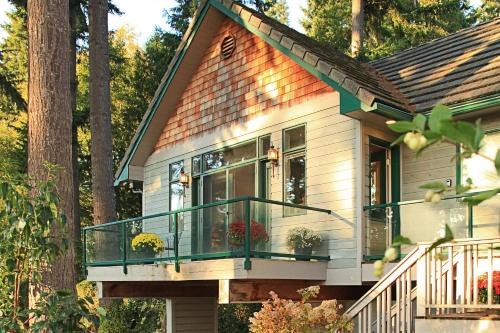 Clinton House | The Quintessa Cottage