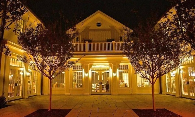 Quogue Hotel | The Quogue Club at Hallock House