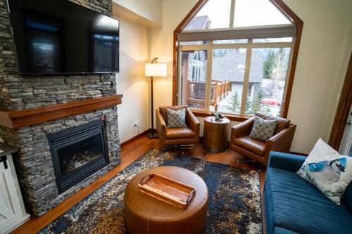 Canmore House | The Raven Suite at Stoneridge Mountain Resort
