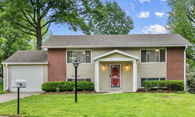 Maryland Heights House | ★The Red Door★ Comfy House on Quiet Cul-de-Sac!