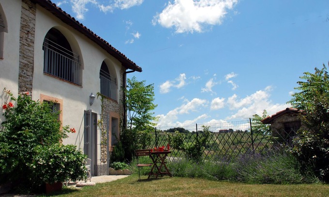 Murazzano Apartment | The Red House - Cascina Adami