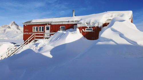 Tasiilaq Hotel | The Red House
