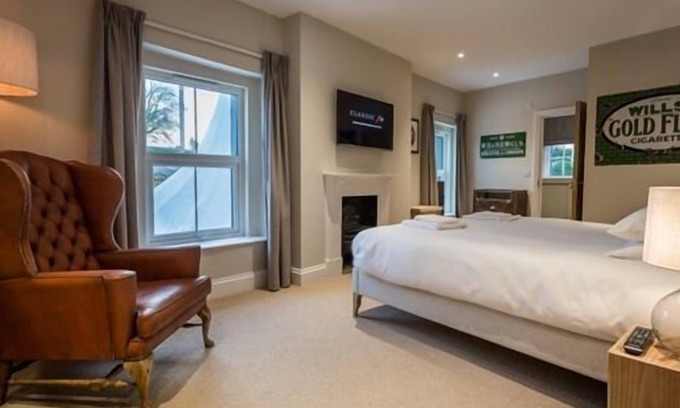 Chilcompton House | The Redan