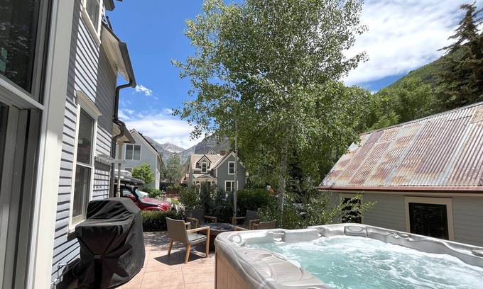 Telluride House | The Residence on South Oak, Perfect location by gondola and private hot tub!