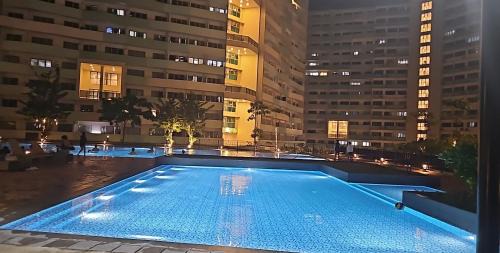 Matandang Balara Apartment | The Residences at Commonwealth with Balcony, Pool, Gym near Batasan UP