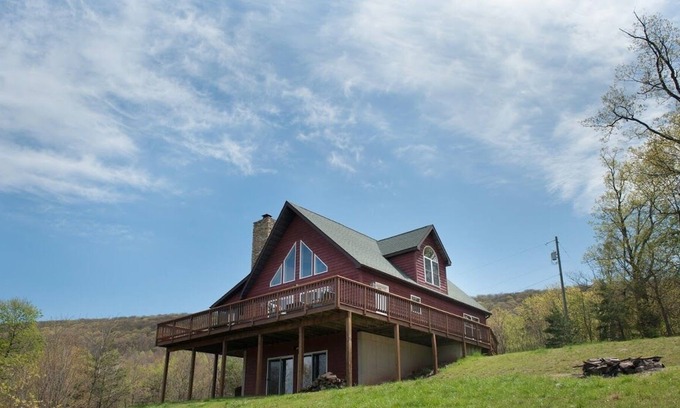 Berkeley Springs House | The Retreat at Upland Trail - 30 acres, Mountain Views, sleeps 10