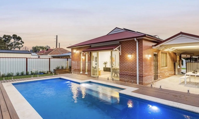 St Morris House | The Retreat in Saint Morris
