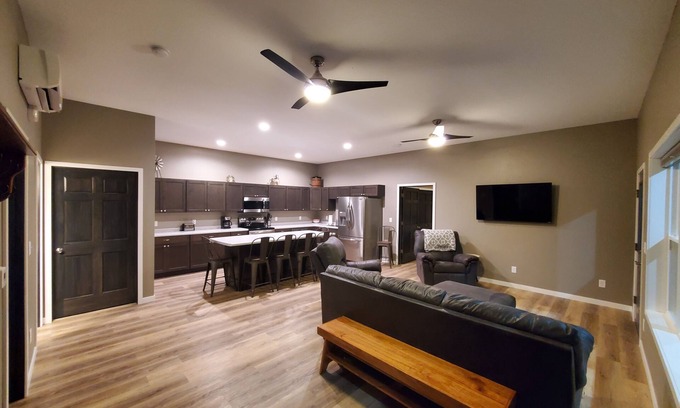 Eastman House | The Retreat on Fisher Lane - Secluded Getaway with Valley View - Wi-Fi