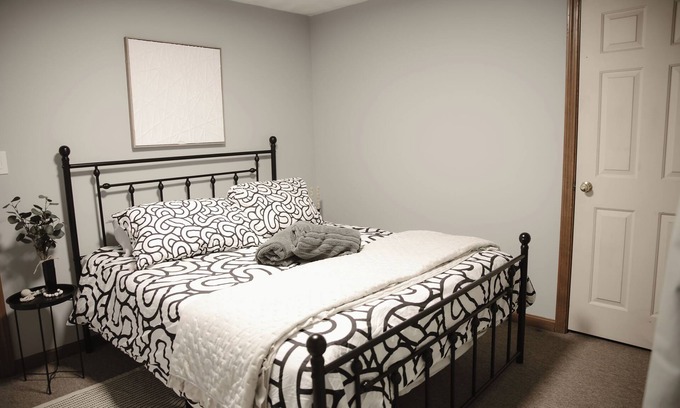 Revere Apartment | The Retro Apartment in Revere with outdoor area