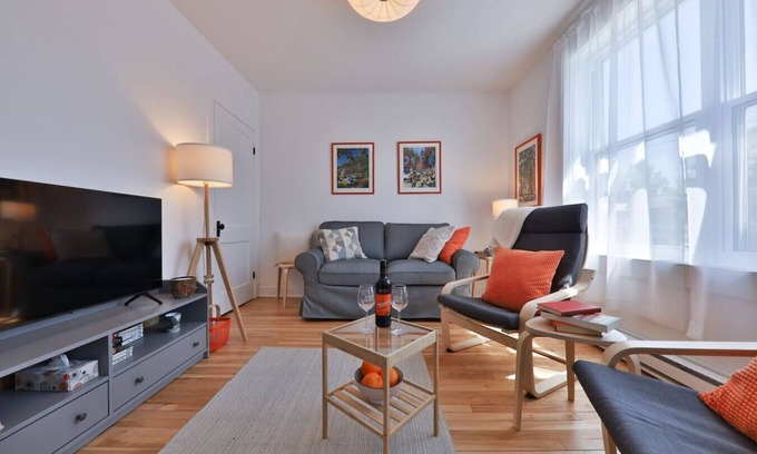 St. Jerome Apartment | The right door. 2 bedroom cozy apartment in the middle of Saint-Jérôme